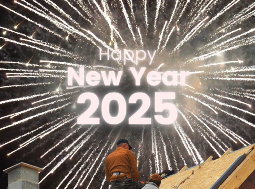 Dakproblemen? Nieuwjaar, nieuwe kansen: laat AM Klussenbedrijf jouw dakproblemen aanpakken in 2025! 1 Vuurwerk met de tekst 'Happy New Year 2025' op de achtergrond, met een persoon op een dak in de voorgrond.