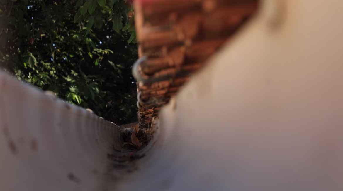 Dakgoten Plaatsen: Duurzaam en Vakbekwaam Door AM Klussenbedrijf 2 Dakgoten Plaatsen